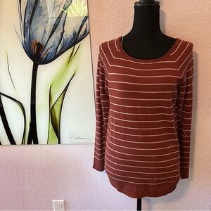 Women’s sweater shirt size small